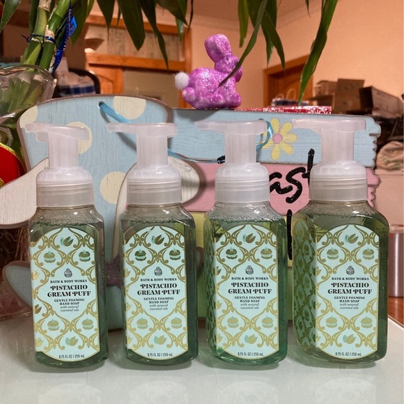 Bath & Body Works Bath & Body Pistachio Cream Puff Gentle Foaming